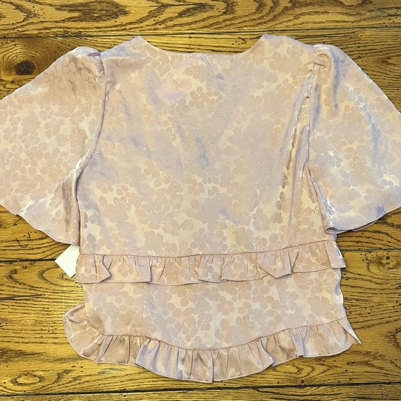 ASTR the label Tops - Astr the label short sleeve ruffle hem top sz L